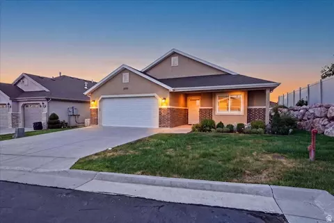 Exterior - 2195 E 1075 N, Layton, UT 84040 photo 2 of 6