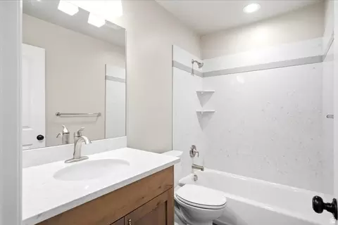 Bath - 2195 E 1075 N, Layton, UT 84040 photo 3 of 3