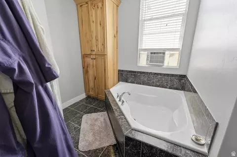 Bath - 5207 W 9600 S, Payson, UT 84651 photo 4 of 5