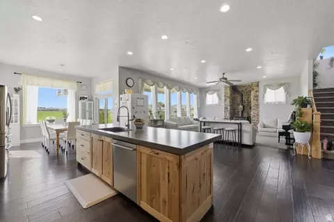 Kitchen - 5207 W 9600 S, Payson, UT 84651 photo 2 of 6