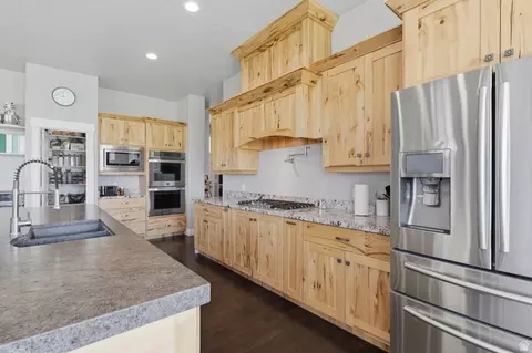 Kitchen - 5207 W 9600 S, Payson, UT 84651 photo 4 of 6