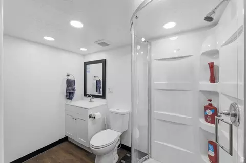 Bath - 5207 W 9600 S, Payson, UT 84651 photo 2 of 5