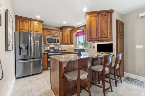 Kitchen - 264 N 1500 E, Layton, UT 84040 photo 2 of 2