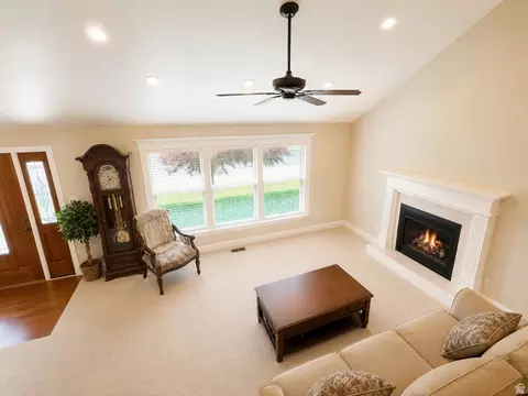 Living - 264 N 1500 E, Layton, UT 84040 photo 1 of 4