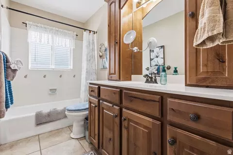 Bath - 264 N 1500 E, Layton, UT 84040 photo 1 of 2