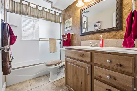 Bath - 264 N 1500 E, Layton, UT 84040 photo 2 of 2