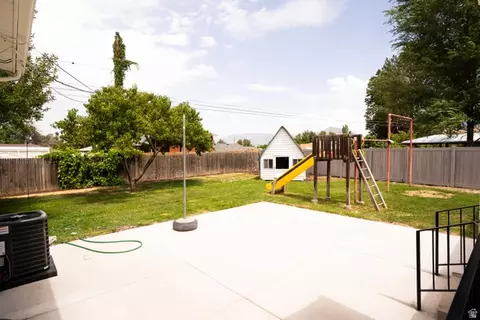 Exterior - 1211 E Brekenridge Dr, Murray, UT 84117 photo 4 of 11