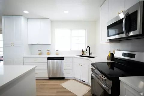 Kitchen - 1211 E Brekenridge Dr, Murray, UT 84117 photo 5 of 12