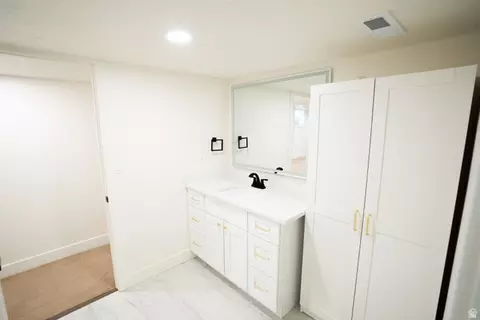 Bath - 1211 E Brekenridge Dr, Murray, UT 84117 photo 5 of 5