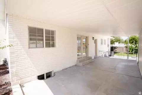 Exterior - 1211 E Brekenridge Dr, Murray, UT 84117 photo 2 of 11
