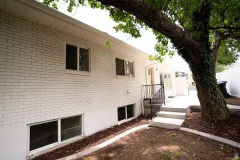 Exterior - 1211 E Brekenridge Dr, Murray, UT 84117 photo 9 of 11