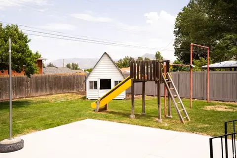 Exterior - 1211 E Brekenridge Dr, Murray, UT 84117 photo 5 of 11