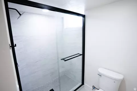 Bath - 1211 E Brekenridge Dr, Murray, UT 84117 photo 2 of 5