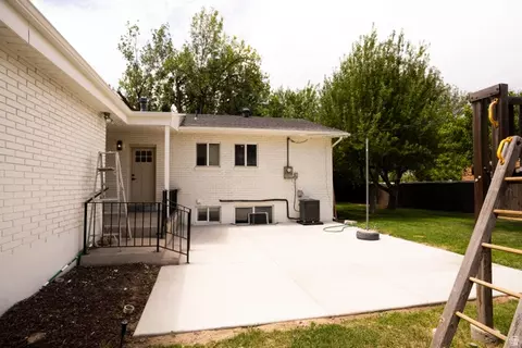 Exterior - 1211 E Brekenridge Dr, Murray, UT 84117 photo 6 of 11