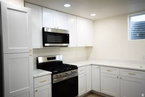 Kitchen - 1211 E Brekenridge Dr, Murray, UT 84117 photo 9 of 12