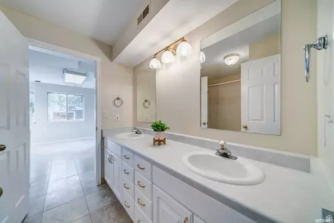 Bath - 1273 E Grayson Ct S, Sandy, UT 84094 photo 6 of 6