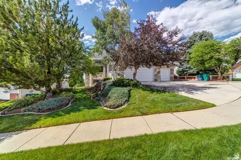 Exterior - 1273 E Grayson Ct S, Sandy, UT 84094 photo 2 of 7