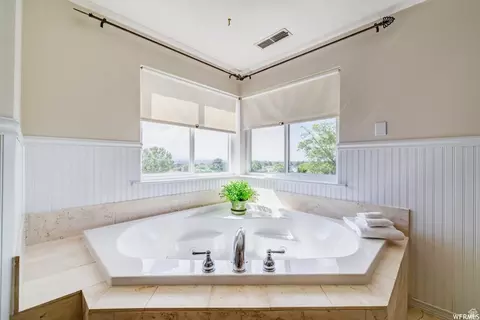 Bath - 1273 E Grayson Ct S, Sandy, UT 84094 photo 5 of 6
