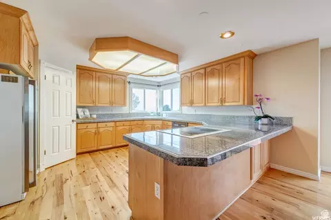 Kitchen - 1273 E Grayson Ct S, Sandy, UT 84094 photo 1 of 5