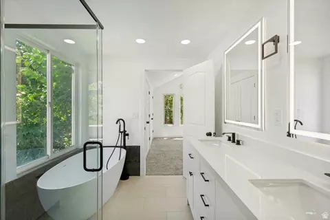 Bath - 282 E 1400 N, Bountiful, UT 84010 photo 3 of 4