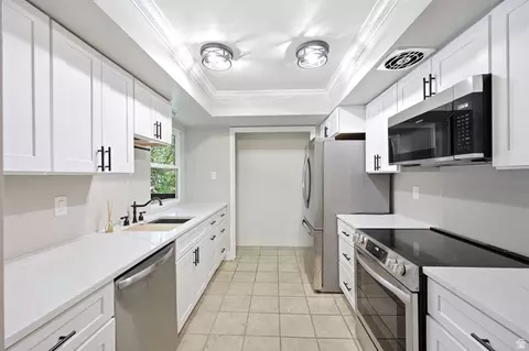Kitchen - 600 E Marshwood Ln #B, Murray, UT 84107 photo 1 of 4