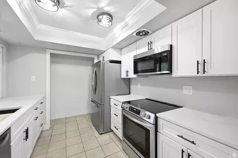 Kitchen - 600 E Marshwood Ln #B, Murray, UT 84107 photo 3 of 4