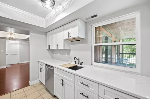 Kitchen - 600 E Marshwood Ln #B, Murray, UT 84107 photo 4 of 4