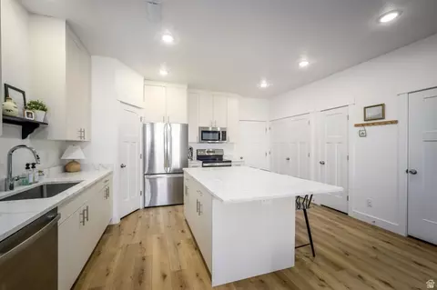 Kitchen - 2783 E Griffin Aly, Eagle Mountain, UT 84005 photo 2 of 3