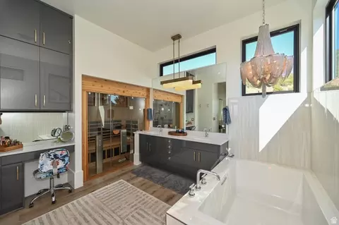 Bath - 3381 E 9980 S, Sandy, UT 84092 photo 10 of 12