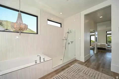 Bath - 3381 E 9980 S, Sandy, UT 84092 photo 7 of 12