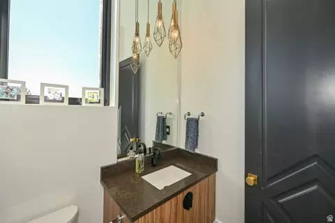 Bath - 3381 E 9980 S, Sandy, UT 84092 photo 3 of 12