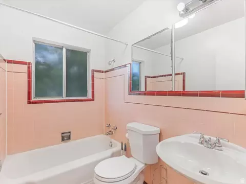 Bath - 4404 S 2900 E, Holladay, UT 84124 photo 2 of 2