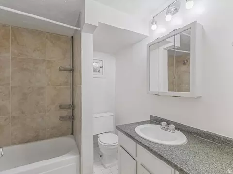 Bath - 4404 S 2900 E, Holladay, UT 84124 photo 1 of 2