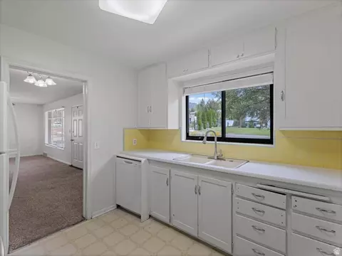 Kitchen - 4404 S 2900 E, Holladay, UT 84124 photo 3 of 5