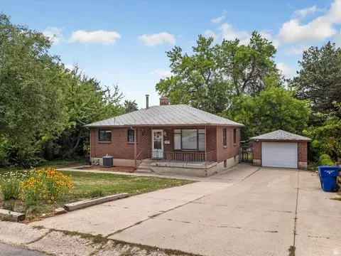 Exterior - 4404 S 2900 E, Holladay, UT 84124 photo 8 of 10