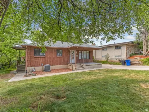 Exterior - 4404 S 2900 E, Holladay, UT 84124 photo 7 of 10