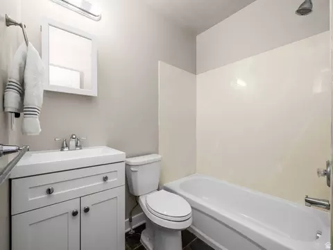 Bath - 392 W Bricker Rd, Draper, UT 84020 photo 2 of 3