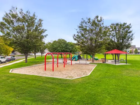 Exterior - 392 W Bricker Rd, Draper, UT 84020 photo 2 of 5