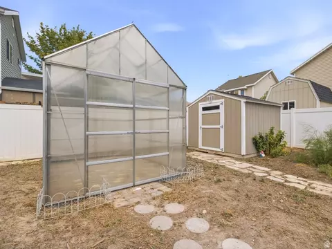 Exterior - 392 W Bricker Rd, Draper, UT 84020 photo 3 of 5
