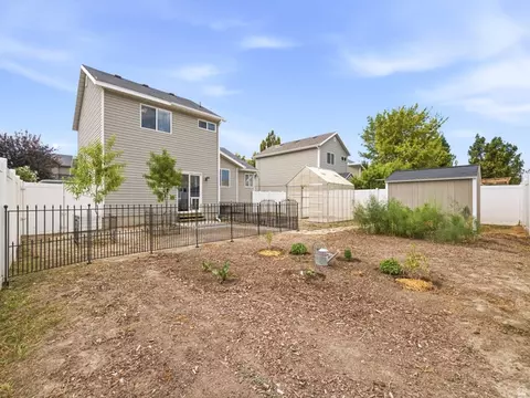 Exterior - 392 W Bricker Rd, Draper, UT 84020 photo 4 of 5