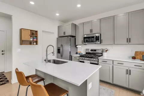 Kitchen - 3350 N Flicker Dr, Eagle Mountain, UT 84005 photo 2 of 4