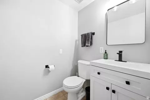 Bath - 2011 N 225 E, Centerville, UT 84014 photo 4 of 5
