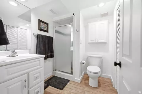Bath - 2011 N 225 E, Centerville, UT 84014 photo 5 of 5