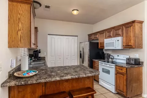 Kitchen - 300 E 300 N #D4, Kanab, UT 84741 photo 2 of 3