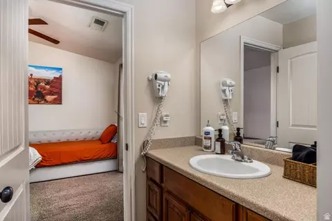 Bath - 300 E 300 N #D4, Kanab, UT 84741 photo 3 of 6