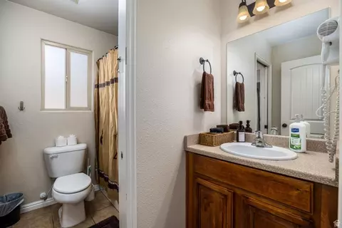 Bath - 300 E 300 N #D4, Kanab, UT 84741 photo 6 of 6