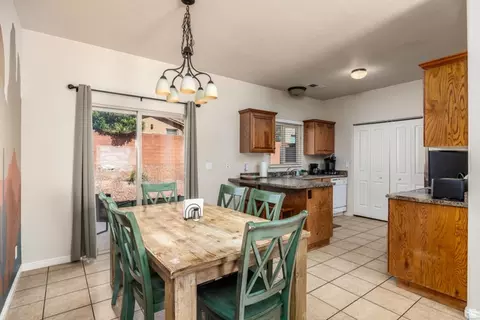 Dining - 300 E 300 N #D4, Kanab, UT 84741 photo 2 of 2