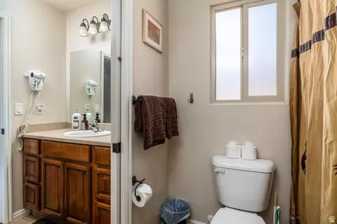 Bath - 300 E 300 N #D4, Kanab, UT 84741 photo 5 of 6