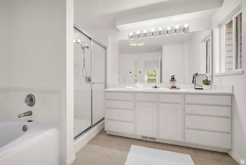 Bath - 1077 N 690 E, Tooele, UT 84074 photo 2 of 4