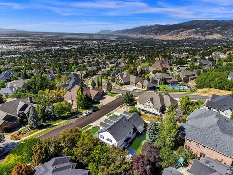 View/Area - 4433 S Devonshire Dr E, Bountiful, UT 84010 photo 5 of 9